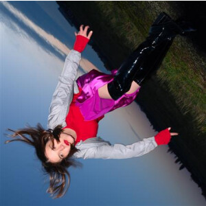 Sophia Kennedy - Squeeze Me